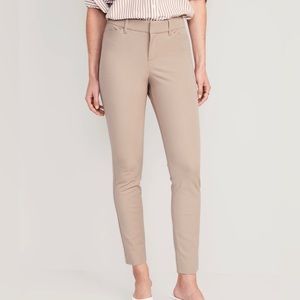 Old Navy Mid Rise Skinny Pixie Pants - Size 6